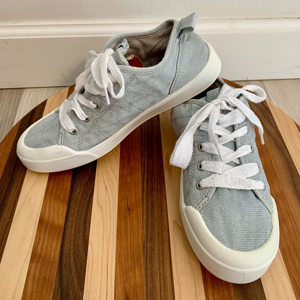 Low-Top Canvas Sneakers roxy memory foam shoes lightweight sneakers 6 1/2 new